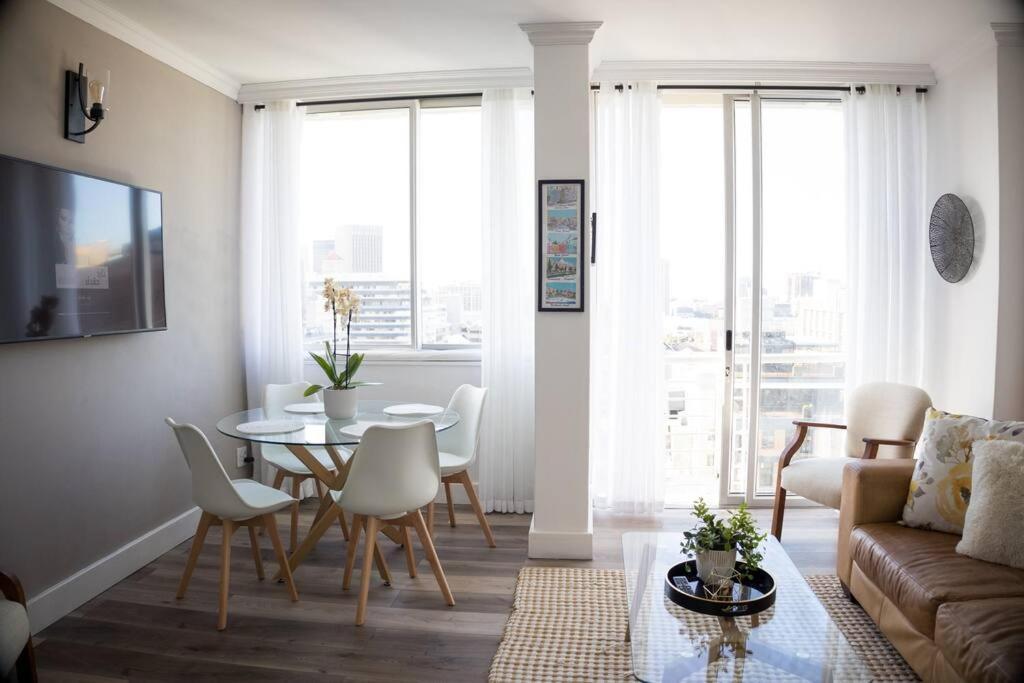 Modern, Trendy And Comfortable 2 Bedroom Apartment In Cape Town Exterior photo