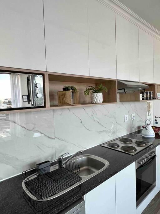 Modern, Trendy And Comfortable 2 Bedroom Apartment In Cape Town Exterior photo